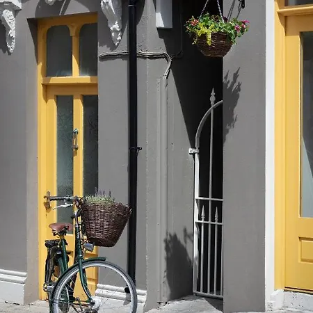 Bridge Street Townhouse Bed & Breakfast 3*